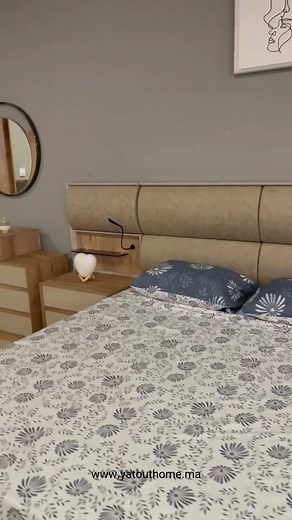 Profitez d'un lit confortable avec sa magnifique tête de lit, d'une commode avec miroir pour vos essentiels, d'un pouf chic et de deux chevets pratiques. Tout ce qu'il faut pour un espace de rêve! 💫 https://yatouthome.ma/osso-pack-lit-led/ #ChambreDeRêve #DécorationIntérieure #LitConfortable #TêteDeLitStylée #CommodeAvecMiroir #PoufChic #ChevetsPratiques | Yatout Home