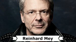 Heute ist der 77. Geburtstag des deutschen Musikers Reinhard Mey (eigentlich Reinhard Friedrich Michael Mey). Lieber Reinhard, wir gratulieren Dir recht herzlich zum Geburtstag und wünschen Dir für Dein neues Lebensjahr alles Gute. <3 Reinhard Mey ist DER Liedermacher Deutschlands: 1992 bekam er den Echo für sein Lebenswerk. (y) Reinhard Friedrich Michael Mey kam in Berlin zur Welt. Er besuchte das Französische Gymnasium und kann neben seinem Abitur auch das Baccalauréat vorweisen. Im Anschluss 