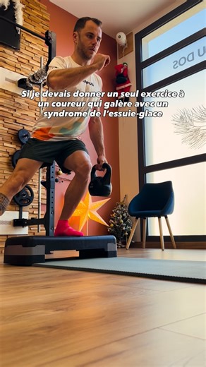 Alexis Touchard | Ostéo Cuges Les Pins | Trail runner on Instagram: "Pourquoi ? Parce que cet exercice aide à améliorer la stabilité, le contrôle du bassin et la gestion des contraintes au niveau du genou, exactement ce qui est souvent en difficulté chez les coureurs concernés ⚠️ Mais attention Ce n’est pas le seul exercice Et surtout, ce n’est pas une solution miracle Il existe plein d’autres exercices, et surtout un point essentiel 👉 une remise en charge progressive de la course à pied 👉 un