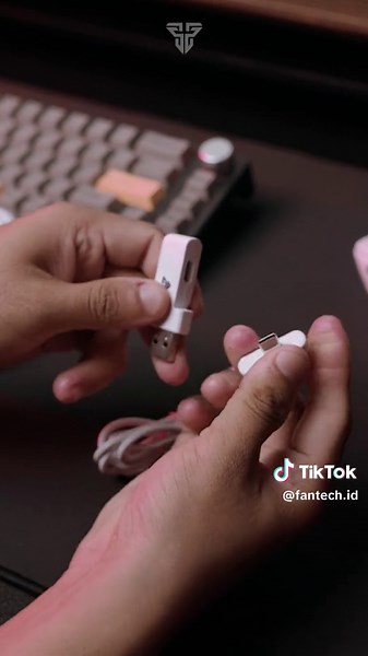 Udah banyak upgrade dari versie sebelumnya ‼️ Padahal harganya cuman 200 ribuan aja tapi Lo udah bisa dapetin gamepad wireless yang punya fitur timed macro, motion sensor, anti drfit hall-effect sticks & triggers dan yang pasti donglenya bisa sambungin ke pc, laptop, PS3 dan juga android Lo🔥 Lengkap banget ga sih, pastinya worth it parah karena harganya cuman 200 ribuan aja! Dapetin Shooter III WGP13S nya sekarang 🛒 #fantech #fantechid #fantechindonesia #fantechgaming #gamepadwireless #wireles