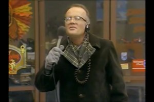 Happy Thanksgiving! 🚁🦃 #turkeydrop #wkrpturkeydrop #wkrp #wkrpincincinnati #lesnessman #richardsanders #ohthehumanity #thanksgivingtradition #asgodasmywitnessithoughtturkeyscouldfly #happythanksgiving | Night Flight