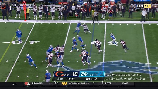 Jameson Williams takes reverse around right end for 40-yard gain