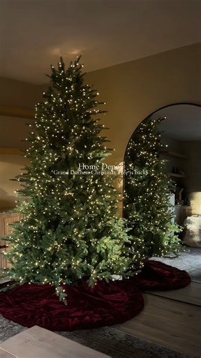 Tree looking droopy? Learn the simple, expert-approved steps to set up your tree and keep it fresh throughout the holiday season. | Hubspot4