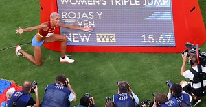 Histórico: la venezolana Yulimar Rojas conquistó el oro en salto triple y estableció un récord mundial