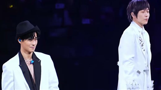 【4K高清直拍】 耳机里的青春BGM《第一时间》 到底谁在传F4不合的，我看他们好的很！f4上海演唱会直拍！