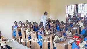 DESERT FLOWER FOUNDATION AWEEE School, Sierra Leone, 400 SchülerInnen RETTER_IN GESUCHT Wie viele Mädchen können wir vor FGM retten? Es liegt an Ihnen. „Retten Sie eine kleine Wüstenblume“ und werden Sie Pate/Patin. Die Desert Flower Foundation arbeitet inzwischen sehr erfolgreich gegen FGM. Dennoch brauchen wir noch viel mehr Freunde und Helfer, die weitere Patenschaften übernehmen. Sehen Sie den Aufruf von Waris Dirie und unterstützen Sie uns. THANK YOU! 💛❤️ https://www.desertflowerfoundation