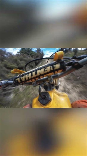 Vintage twinshock bigbore full throttle on rough track - 1980 RM400 - #2stroke #vmx #moto