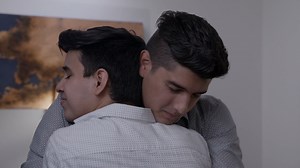 2.9M views · 49K reactions | Los golpes que recibió Enrique por parte de Demetrio y sus amigos fueron muy graves  ¡No resisitió y perdió la vida!  #LaRosa Disfruta el capítulo completo "Las alas de la verdad" sólo en #Vix  https://bit.ly/37okYFG | La Rosa de Guadalupe | Facebook