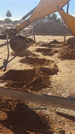 ✨ Villa moderne & haut standing – Houmt Souk, Zone Urbaine Découvrez une construction d’exception de 198 m², posée sur un terrain titré de 412 m², offrant luminosité, élégance et prestations premium. • Grand salon ouvert sur la piscine • Cuisine moderne & salle d'eau • Suite RDC 2 suites à l’étage • Balcon commun, dressing, jardin arboré • Garage 24 m² – Piscine privée 💰 900 000 DT – Projet signé Vis à Vis Immobilier & SANSA HOME 📞 Contact : 21 067 029 | Agence Vis A Vis immobilier Djerba - وك