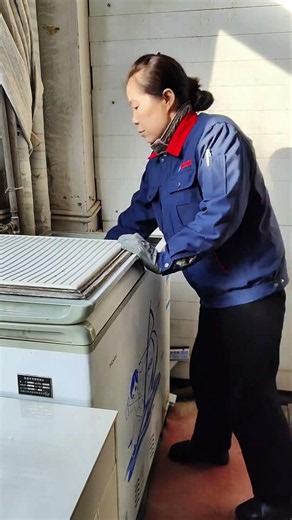 uPVC Window Welding Corner Cleaning Process #vinylwindows #windowmanufacturing #satisfyingvideos