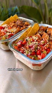 Easy high protein chipotle chicken bowls 🤤 Full recipe in my recipe portal 🙌 Macros per serve: 50g protein 20g fat 97g carbs 769 calories per serve but this is a BIG portion of rice, cut back if you need 👌 Ingredients for 3 servings: 600g Chicken Thigh Fillets 2 Tbsp Mexican Spice Blend 1 Tbsp Chipotle In Adobo Sauce 150g Cherry Tomatoes 1/2 Red Onion Handful of Coriander 1 Fresh Chilli 2 Limes 1.5 Cups of Uncooked Rice 30g Cheddar Cheese Handful Tortilla Crisps 2 Tbsp Hot Sauce #mealprep #ch
