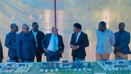 *🏛️ Visite de Son Excellence Monsieur le Ministre de l’Urbanisme et Habitat à l’INBTP : une marque d’intérêt pour le projet “Kinshasa Kia Mona”* _*L’Institut National du Bâtiment et des Travaux Publics (INBTP)* a eu l’honneur d’accueillir, ce jour, *Son Excellence Monsieur Alexis GIZARO MUVUNI, Ministre de l’Urbanisme et Habitat,* venu découvrir la maquette du projet *“Kinshasa Kia Mona”*, symbole de la vision *d’extension et de modernisation de la Ville de Kinshasa.*_ _Cette visite de haut niv
