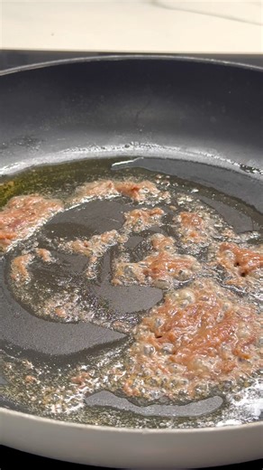 133K views · 1K reactions | Venti minuti e la cena è servita Pasta con cavolfiore e zafferano: facile, veloce e perfetta per le serate invernali Allacciate il grembiule di Luisa Orizio Trovate il testo ricetta qui  https://ricette.giallozafferano.it/Pasta-cavolfiore-e-zafferano.html | Giallozafferano | Facebook