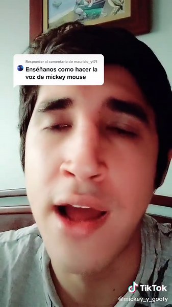 Cómo imitar la voz de Mickey Mouse fácilmente