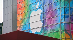 Apple reveals ultra-skinny iPad Air, free software