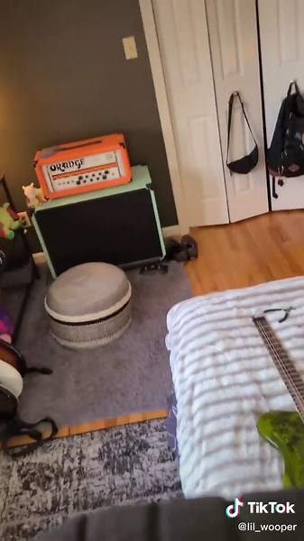 Changing Strings on a Headless Guitar Made Easy