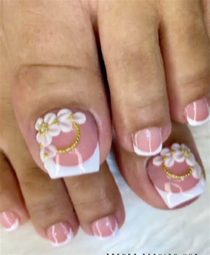 classic & stunning toenails art ideas for women #toenails