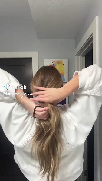 this is actually the cutest messy bun #hairstyle #hairtok #messybun #hair #inspo