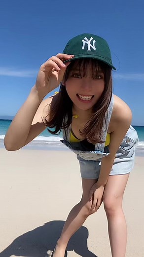 言葉通りです。気温5℃の中で撮影頑張ったヤンマガのチェキやグッズが当たるくじが明日販売開始です！詳細はTwitterにて✨#ヤングマガジン #まるぴ #ヤンマガ #ヤンマガ表紙 #ヤンマガweb #オススメのりたい #おすすめにのりたい #水着 #海 #彼氏目線