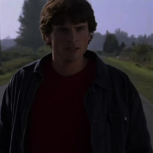 Clark Kent Transformation: Smallville Edit