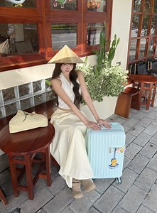 ✨ NEW COLLECTION – LARITA CHARMX Vali gắn charm thời thượng, “mix” cá tính theo cách của bạn! - Charm gắn độc quyền – hơn 50 mẫu charm phiên bản giới hạn, tha hồ mix & match để tạo phong cách chỉ riêng bạn có. - Thiết kế hiện đại, tinh gọn – dễ di chuyển, bền đẹp và cực “ăn ảnh” trong mọi chuyến đi. 📍 Săn ngay tại MIA.vn – nơi thời trang và hành trình gặp nhau để tạo nên dấu ấn khác biệt! #miavn #laritavn | MIA.vn