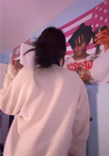 Exploring Sleepy Dance Moves by Brown Girls