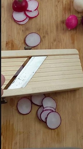 Slicing Radish! #CookingTip #KitchenHacks #JapaneseMandoline #RadishSlicing #CulinaryTips #MealPrep