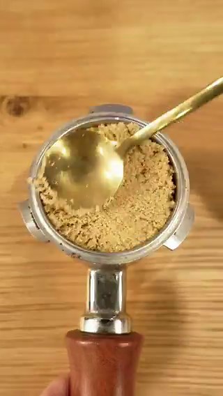 POV: You just discovered the only way to drink espresso from now on. ☕️✨Have you ever tried a Cubano Shot? If not, your morning routine is officially about to change forever.Instead of just adding sugar to your cup, you add a layer of brown sugar directly over the espresso grounds before you pull the shot. The high pressure and heat caramelize that sugar into the coffee, creating a syrupy, velvety, sweet liquid gold that a regular latte just can't touch. The "Ultimate Shaken Espresso" Blueprint: