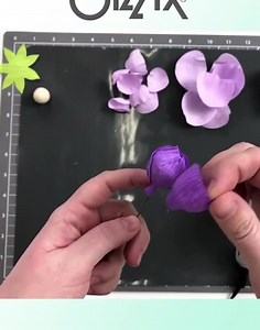 Learn how to sculpt a realistic paper flower using the Sizzix Spring Bloom Die Set and Sizzix Fold and Form Tool 🌸 | Bee Happy
