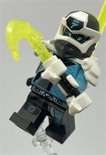Ninjago Character Review: Nya's Vibrant Cyan Design