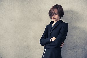 50代女性が直面する不安と変化…「中年の危機」の原因・対策法 [ストレス] All About