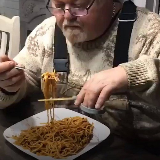 This man has revolutionized the italian food experience with… SCISSORS!? 😱✂️ | In The Know