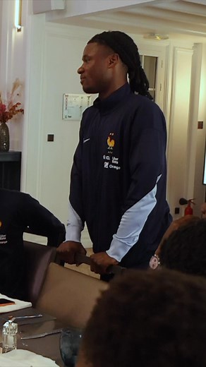 1.8M views · 113K reactions | Eduardo a fêté ses 23 ans avec toute l’équipe ! 拾 | Équipe de France de Football | Facebook