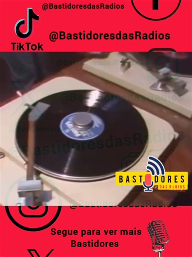Viagem no Tempo: Os Bastidores da Rádio 90,5 Nova Excelsior em 1982 #TBTRADIO #Bastidoresdasradios No ano de 1982, São Paulo pulsava ao ritmo dos sons que ecoavam das ondas do rádio. A Rádio 90,5 Nova Excelsior, um verdadeiro ícone da época, recebia o renomado jornalista Goulart de Andrade para uma visita que prometia desvendar os mistérios da programação que encantava ouvintes em toda a cidade. Em um cenário repleto de cartuchos e discos, cada nota parecia contar uma história, e cada gravação r