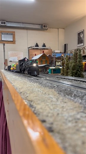 My Legacy PE/PM 1225 And NKP 765 Pull A 16 Car Train At Speed With My Amiibos On Board #lioneltrains