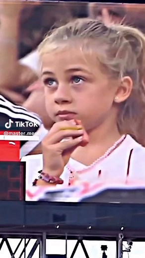 🥺😍 kiss cam doing wonders #kisscam