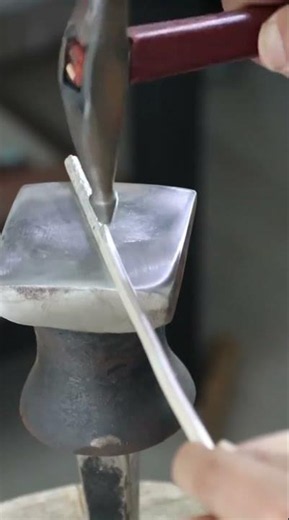 Amazing Handcrafted Process of Shaping Metal Wire With Hammer