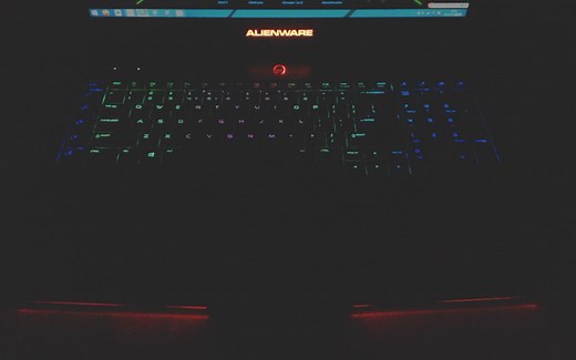 外星人笔记本自带全灯光主题演示