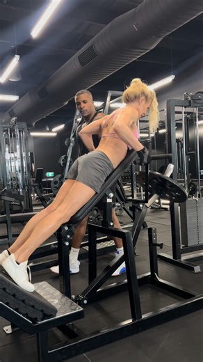 Working to fatigue with @0hbefit is always a challenge. I started off with strength and energy and as the workout progressed, even a small weight felt so heavy. And don’t worry ladies, we don’t get bulky from weight training 😘xoxo | Lesley Maxwell