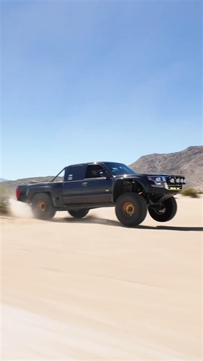 CRAYZ Chevy Pre-Runner Truck OFFROAD #trucks #chevy #offroad #truck #jump