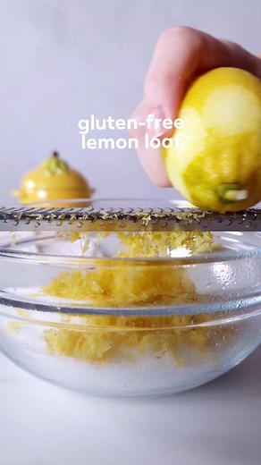 RECIPE: https://theloopywhisk.com/2019/01/12/perfect-lemon-drizzle-cake/ You know what today really needs? A big slice of this moist, buttery gluten-free lemon loaf... or lemon drizzle cake or lemon pound cake – whatever you call it, it's always super delicious. 😉🍋🍋 It's so wonderfully bright and zesty, like sunshine in cake form. 💛 [GLUTEN-FREE] #lemoncake #cake #poundcake #baking #dessert #glutenfree #recipe | The Loopy Whisk