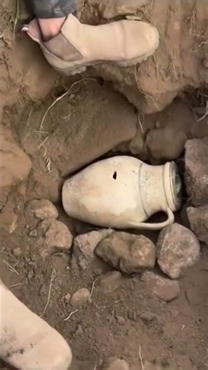 #unbelievable discovery treasure overflowing from the cave#viral#short#video#😱🤯