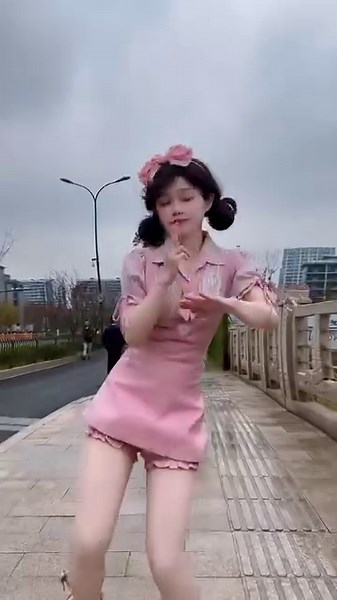 不知道你喜欢阴天还是雨天 反正我喜欢你的每一天 卡顿版 #reels #cosplay #cute #trending #dance #barbie #barbin #popping | Barbin.ili芭比