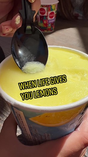 These tasted so good the other day 🌞🍋🙃 #minutemaid #frozenlemonade #disneyland #disney #foodatdisneyland