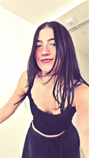 Charli D'Amelio's Dance in Stunning 4K Quality