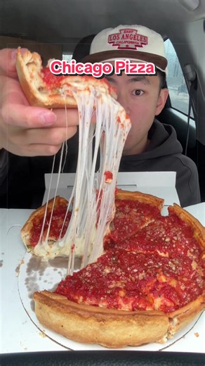 Trying the Best Chicago Deep Dish Pizza