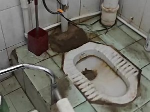 #反人类设计 来参观我朋友的寝室，给我展示了一把他学校的独立卫浴