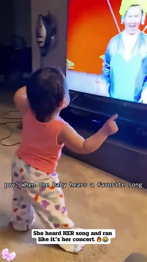 When baby hears a favorite song 🎶💥🤪#funny #child #fyp #lol #song