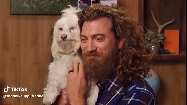 i have never laughed harder at barbara before (ALSO WELCOME TO MY FANPAGE) #rhettandlink #gmm #goodmythicalmorning #rhettmclaughlin #linkneal