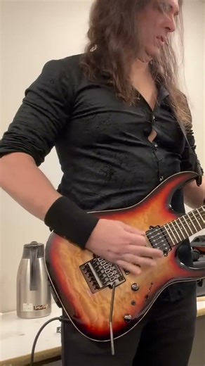 Warming up - Japan Tour 2026🎸🔥#tourlife #warmup #guitar #guitarlife #livemusic #shorts 🎶⚡